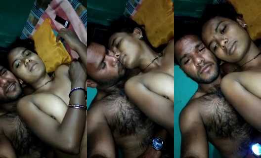 Desi village couple Kissing XXX